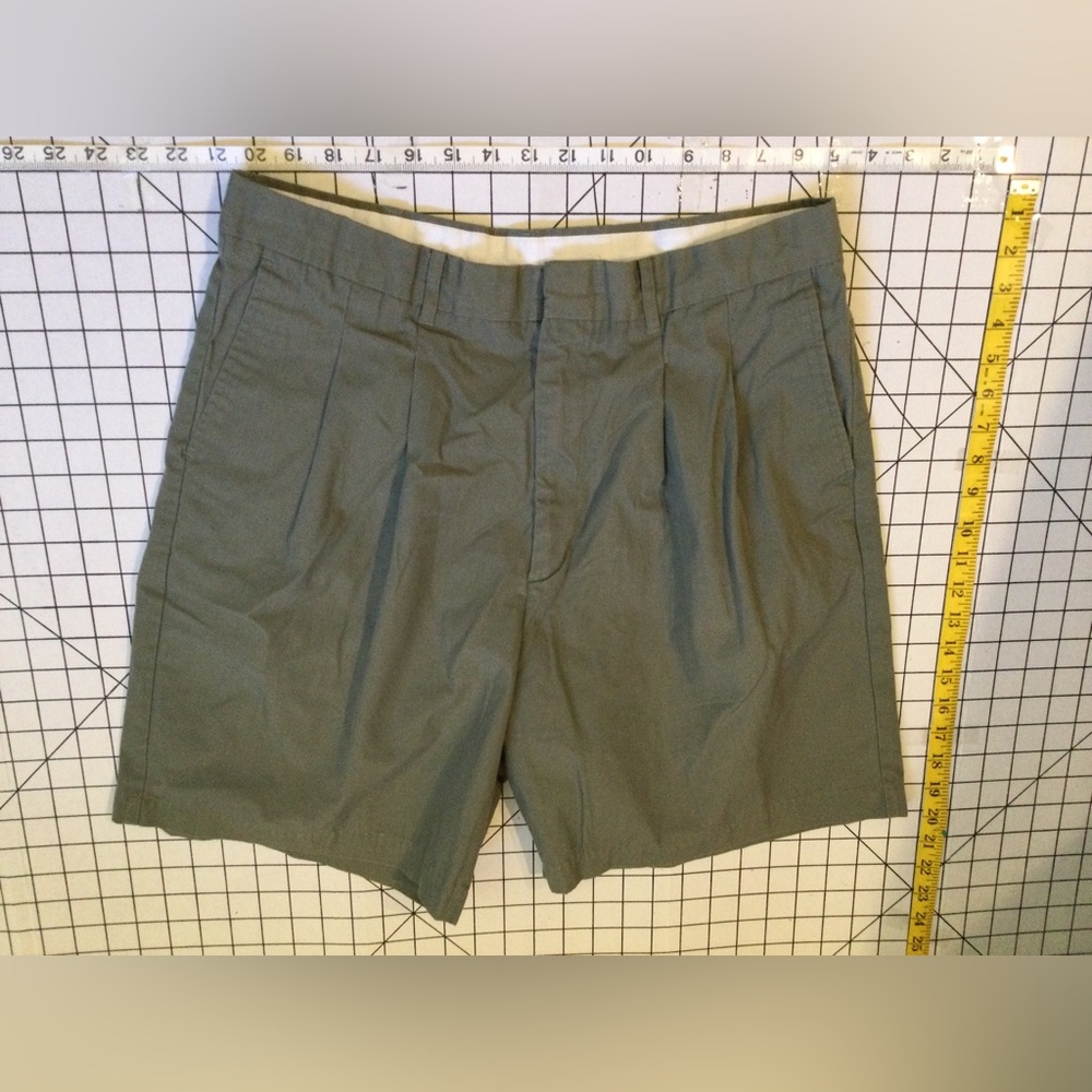 Knightsbridge lightweight shorts (size 36)